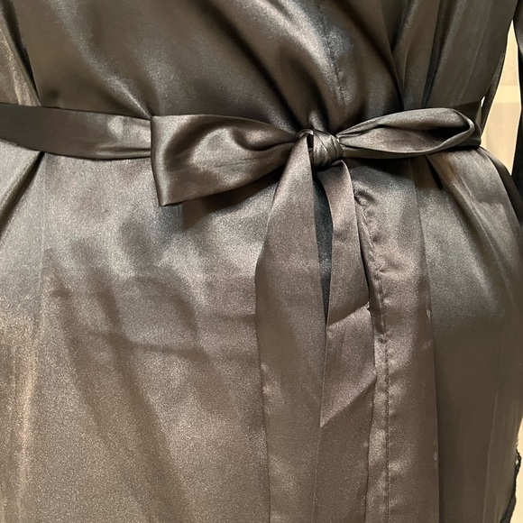 Rhonda Shear Black Satin and Lace Kimono Robe - Picture 8 of 14